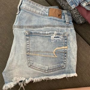 American Eagle shorts size 6 stretchy high rise festival